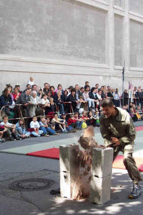 USK-Show Veranstaltung in der Münchner Fußgängerzone